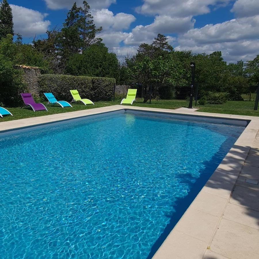 L'Enclos Bleu, Gite - Marais Poitevin Avec Piscine Chauffee Chaille-Les-Marais Екстериор снимка