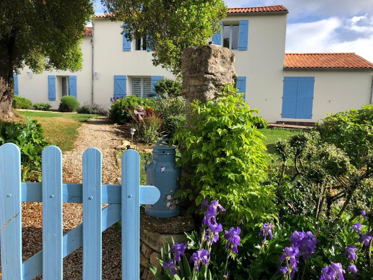 L'Enclos Bleu, Gite - Marais Poitevin Avec Piscine Chauffee Chaille-Les-Marais Екстериор снимка