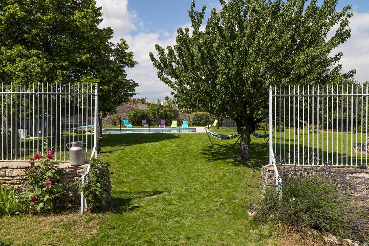 L'Enclos Bleu, Gite - Marais Poitevin Avec Piscine Chauffee Chaille-Les-Marais Екстериор снимка