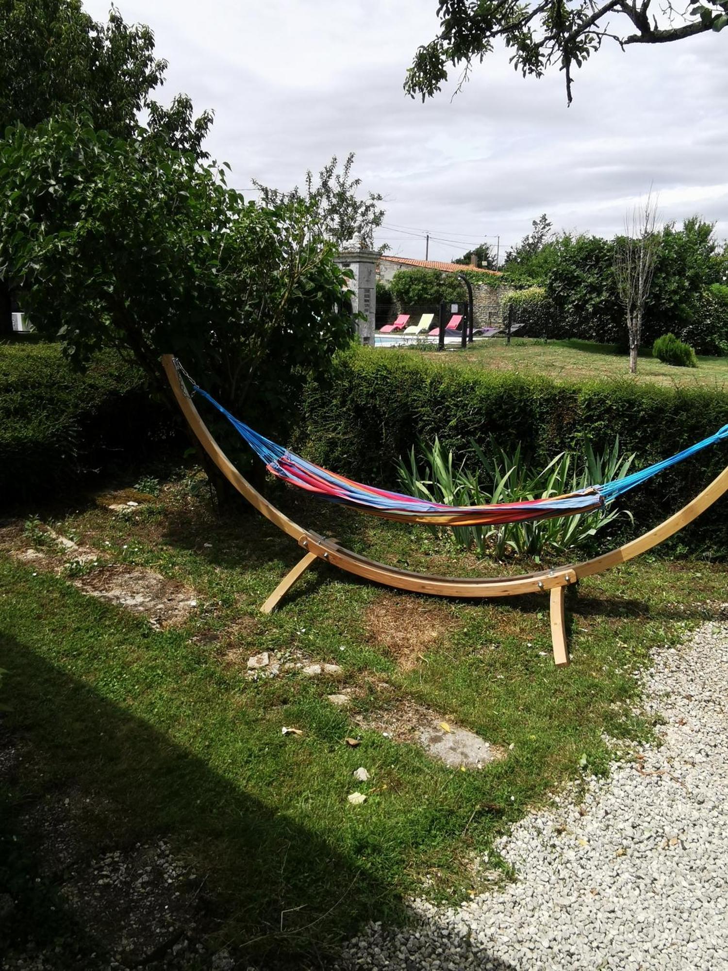 L'Enclos Bleu, Gite - Marais Poitevin Avec Piscine Chauffee Chaille-Les-Marais Екстериор снимка